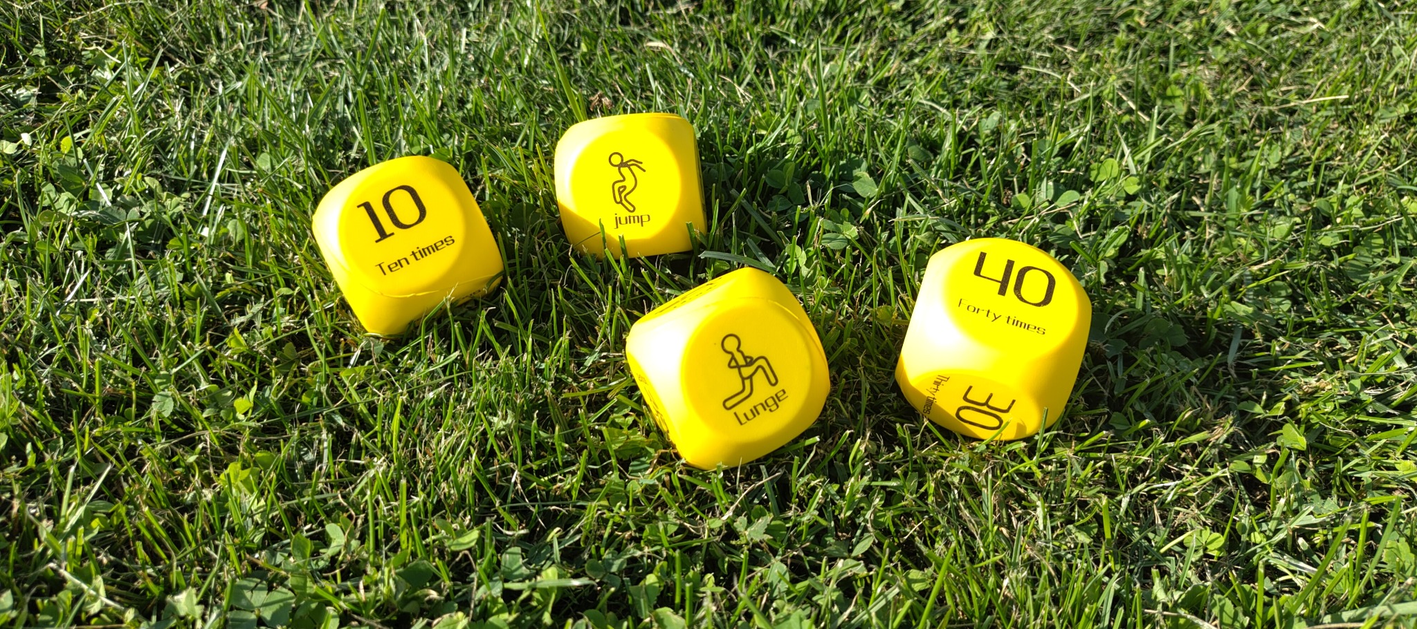 De twee gele dobbelstenen van de Dobbelchallenge