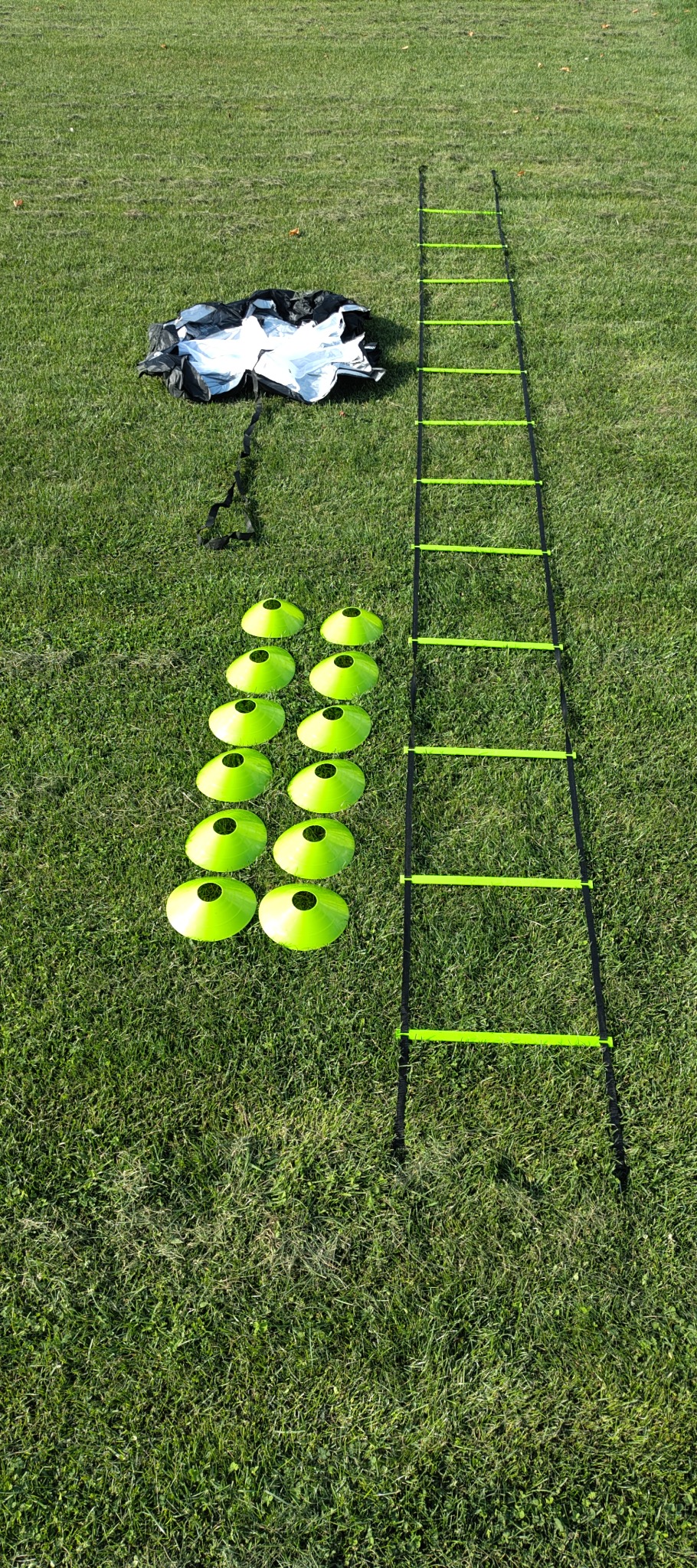 Loopladder en sprintparachute op een sportveld